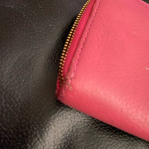 Michael Kors large pink wallet beautiful slight wear on corners - Picture 9 of 9